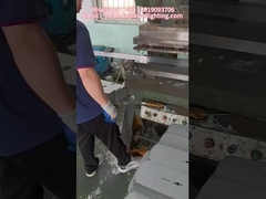 Xưởng sản xuất sản xuất hàng loạt các đèn triproof.