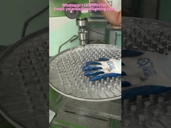 Đèn vườn sản xuất quá trình nghiền và đánh bóng nhôm đúc.