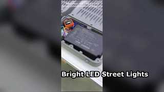 Đèn đường LED 50W 4000K chống nước IP65 được bảo hành 5 năm.