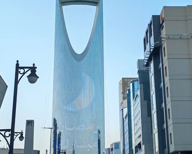 Blog công ty mới nhất về Tại sao các khu vực thương mại và khách sạn ở UAE lại chú trọng hơn đến hiệu ứng ánh sáng và thiết kế đèn vườn?
