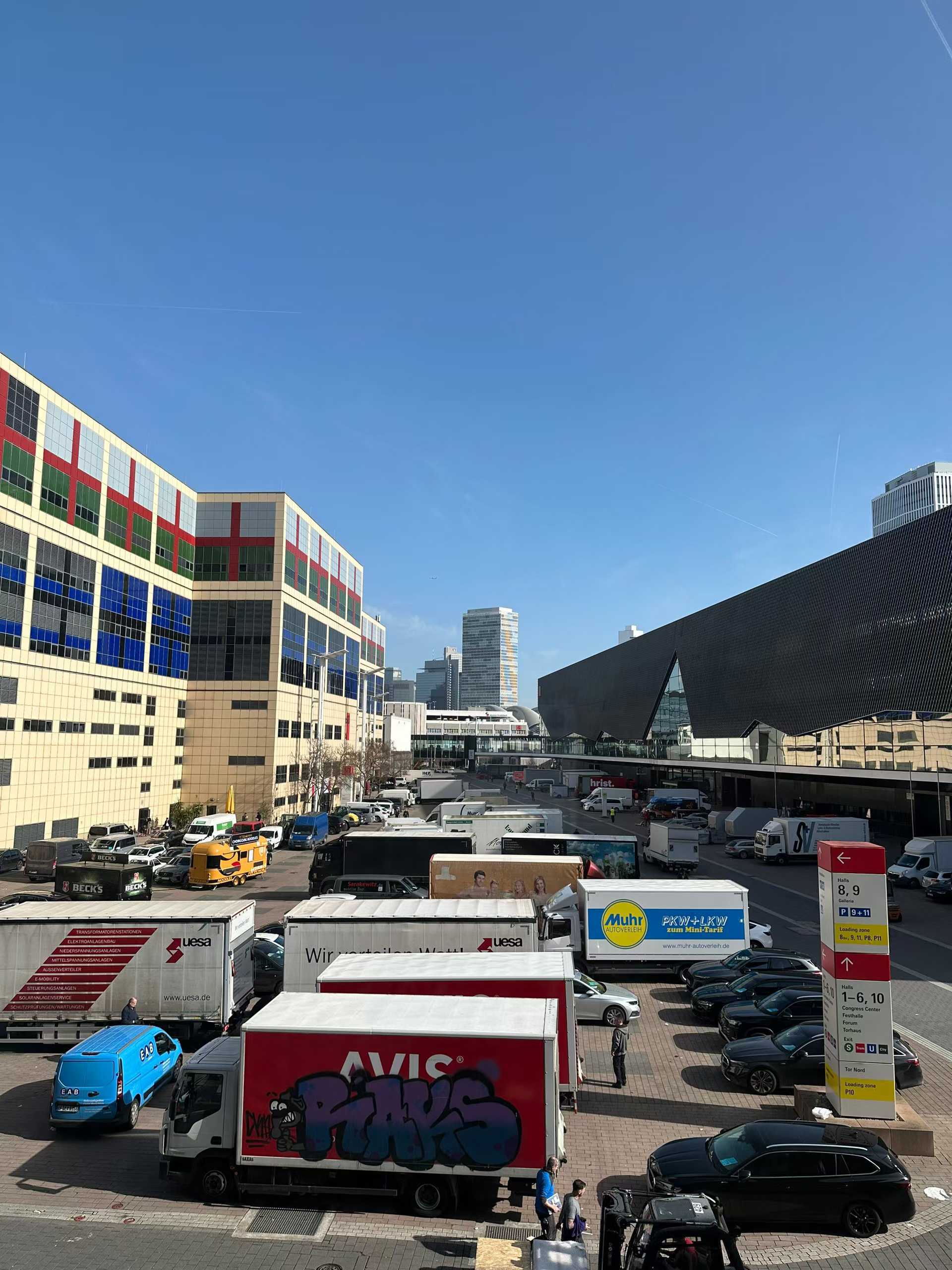 Blog công ty mới nhất về Jiangsu Awei Lighting Tỏa Sáng tại Light + Building Frankfurt với Các Đổi Mới Năng Lượng Mặt Trời Tiên Tiến.