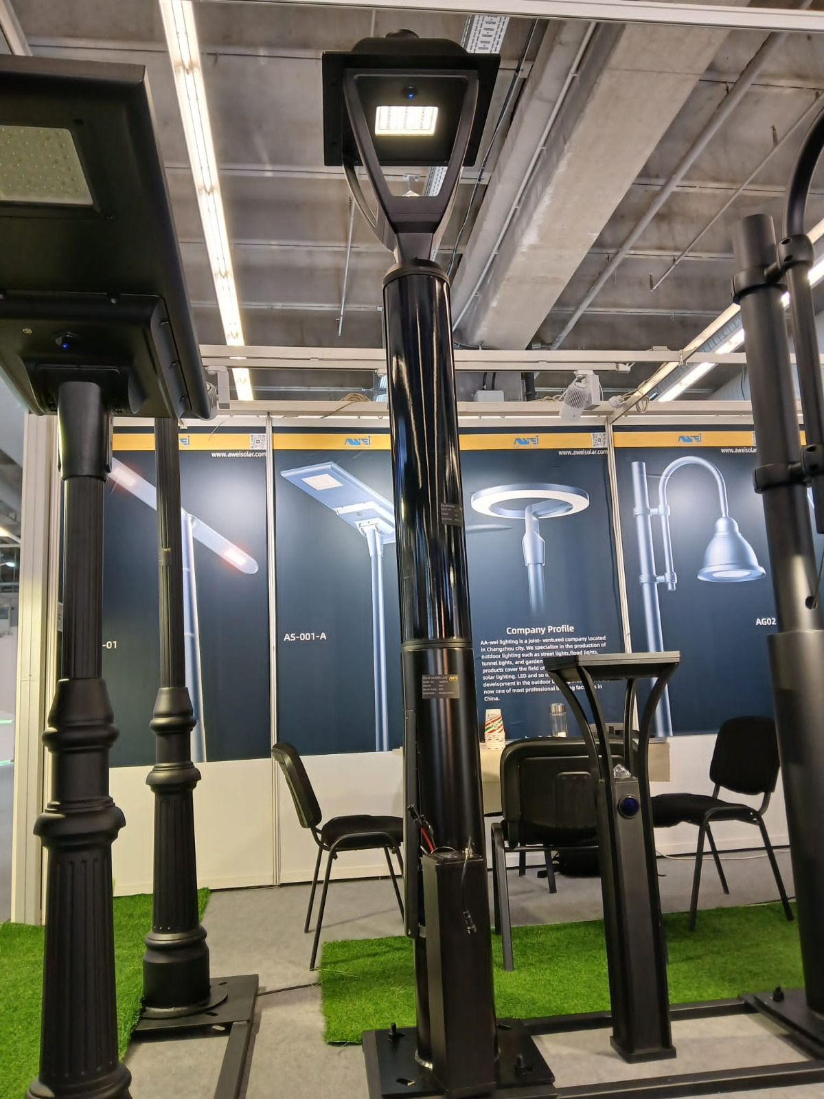 Blog công ty mới nhất về Mô-đun mặt trời hình trụ thủy tinh nóng đã chính thức ra mắt.